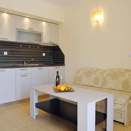 Iris Hotel 3*