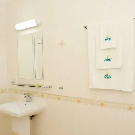 Iris Hotell 3*