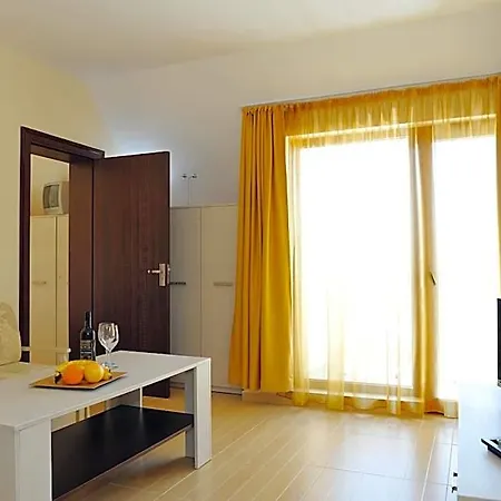 Iris Hotel