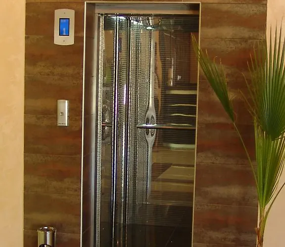 Iris Νεσέμπαρ