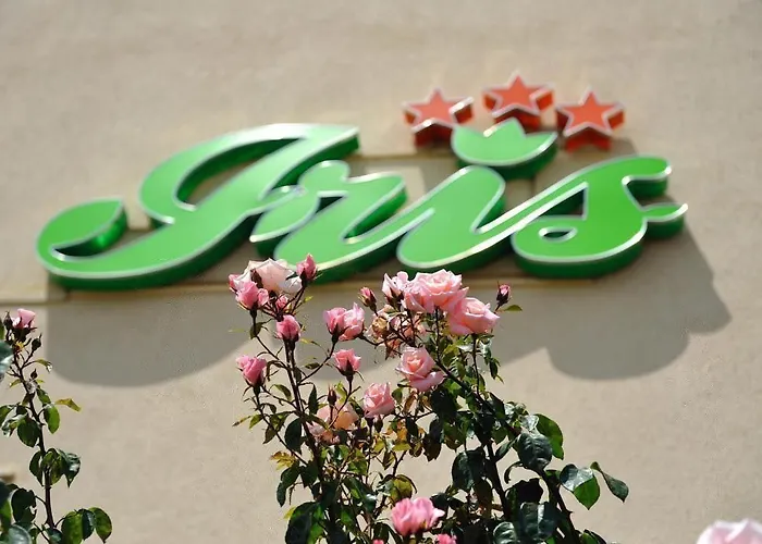 Ξενοδοχείο Iris Νεσέμπαρ