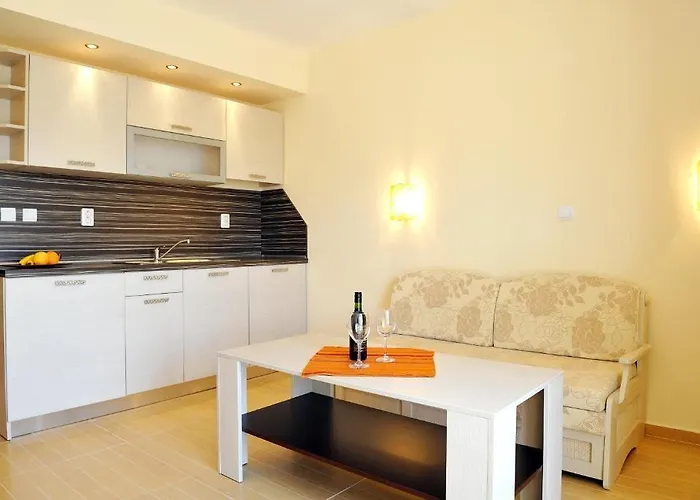 Iris 3* Νεσέμπαρ