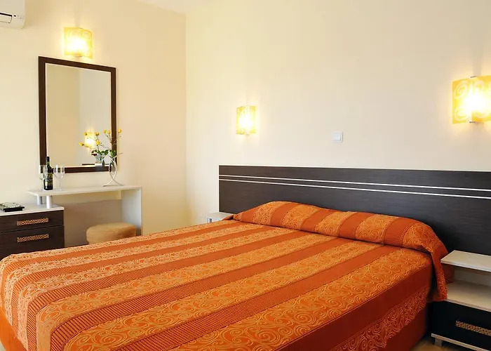 Ξενοδοχείο Iris Νεσέμπαρ